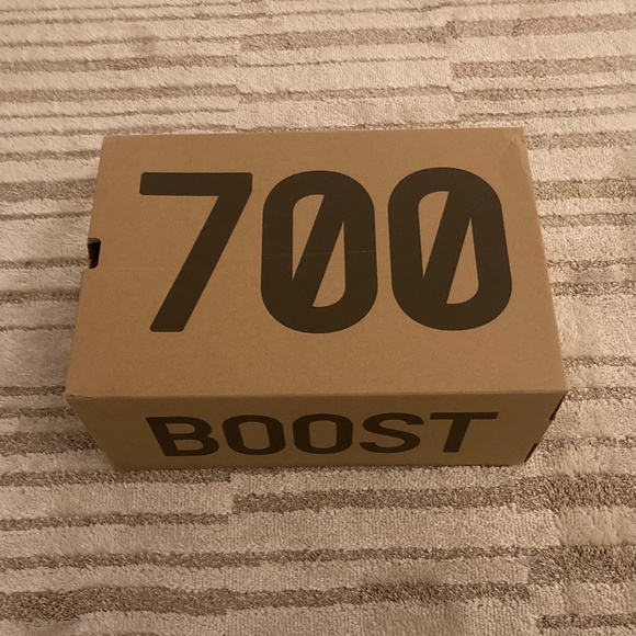 Addidas Yeezy Boost 700 V2